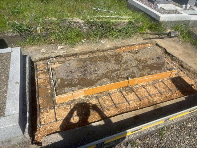 養老町墓地　新しい墓石の建立　②基礎コンクリート打